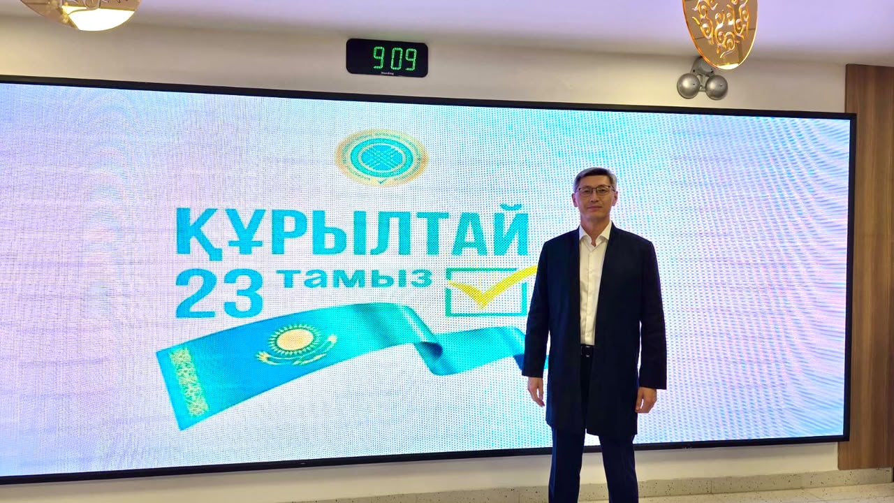 Бүгін — еліміз үшін маңызды тарихи күн. Қазақстанда алғаш рет бір палаталы Құрылтайға сайлау өтіп жатыр.